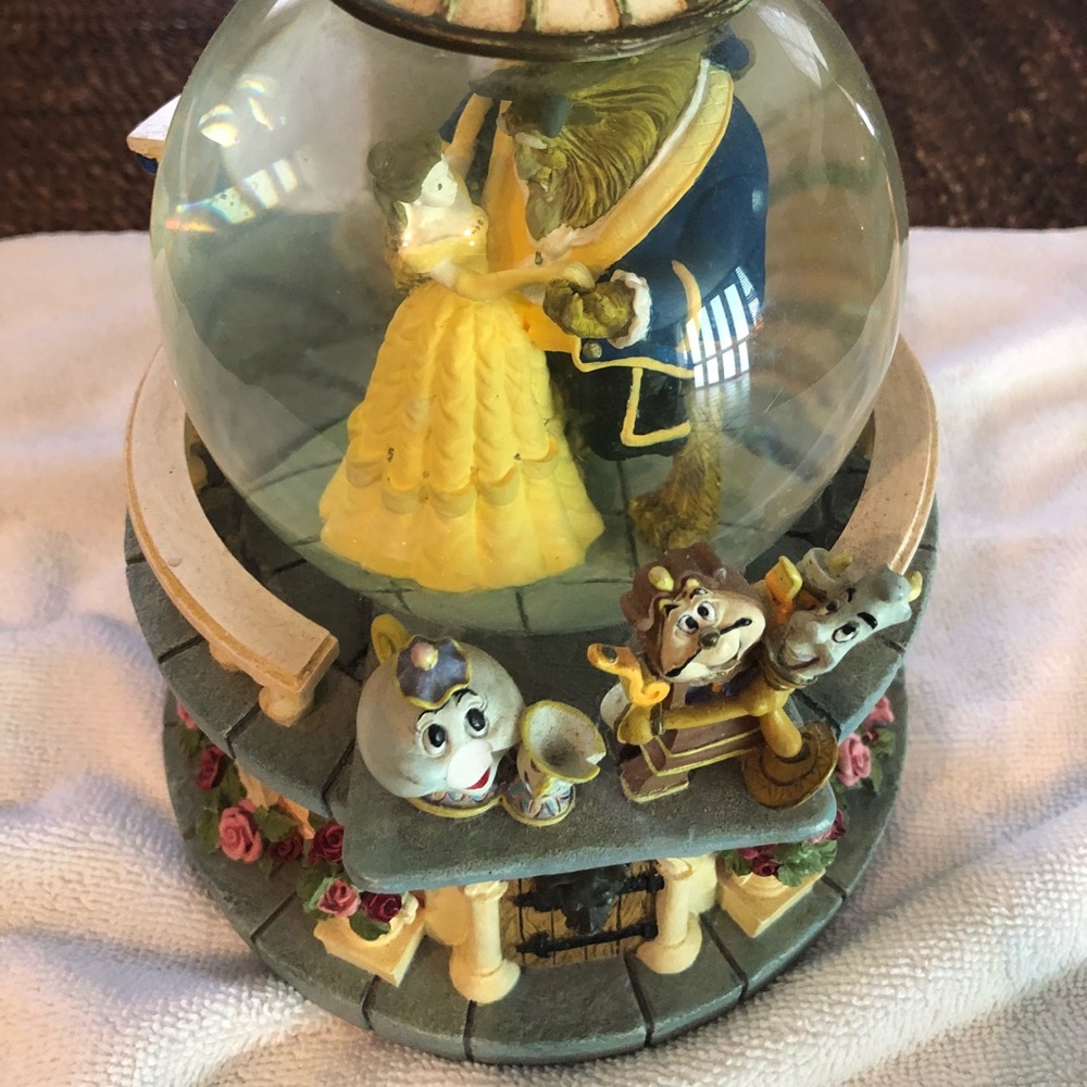 SNOW GLOBE COLLECTABLE BEAUTY ANT THE BEAST